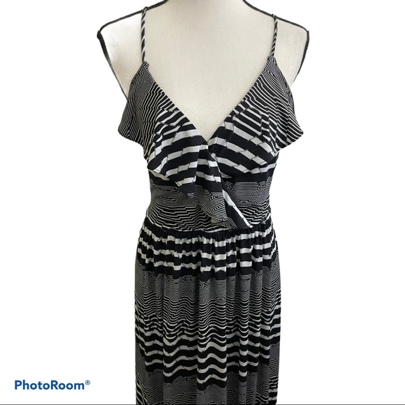 Betsy Johnson maxi ruffle black white dress. Size 4 - Picture 5 of 13